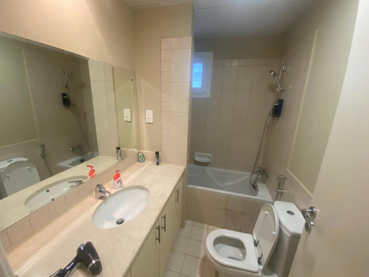 Spacious 4-Bedroom Villa, Children Friendly Дубай Экстерьер фото